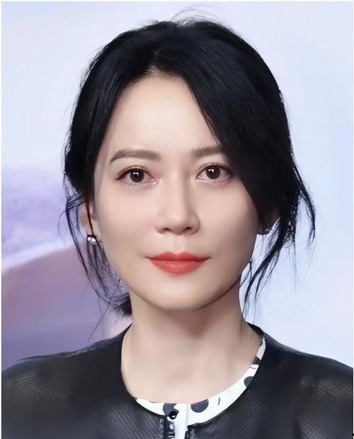 哪些明星是朝天鼻,揭秘那些鼻尖上扬的魅力面孔