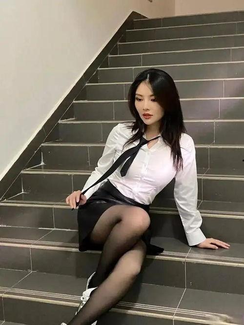 徐冬冬丝袜和脚,徐冬冬演绎别样风情