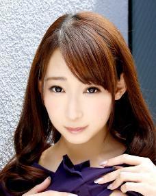 日本安达亚美,日本时尚界的璀璨新星