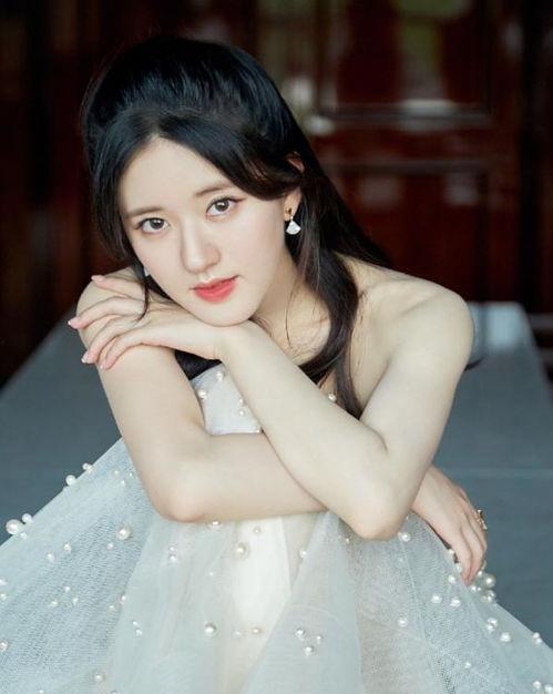 娱乐圈吃瓜赵露思是谁呀,娱乐圈新晋小花，吃瓜群众热议的焦点人物